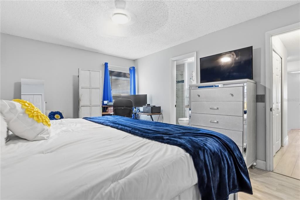 Activo con contrato: $369,000 (3 camas, 2 baños, 1443 Pies cuadrados)