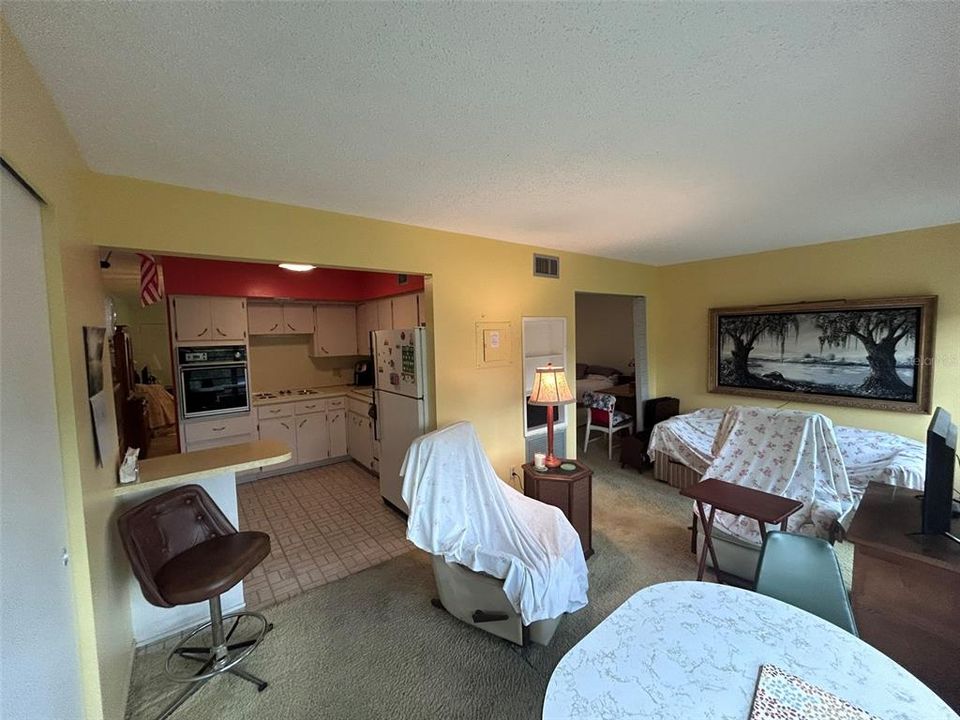For Sale: $175,000 (2 beds, 2 baths, 1100 Square Feet)
