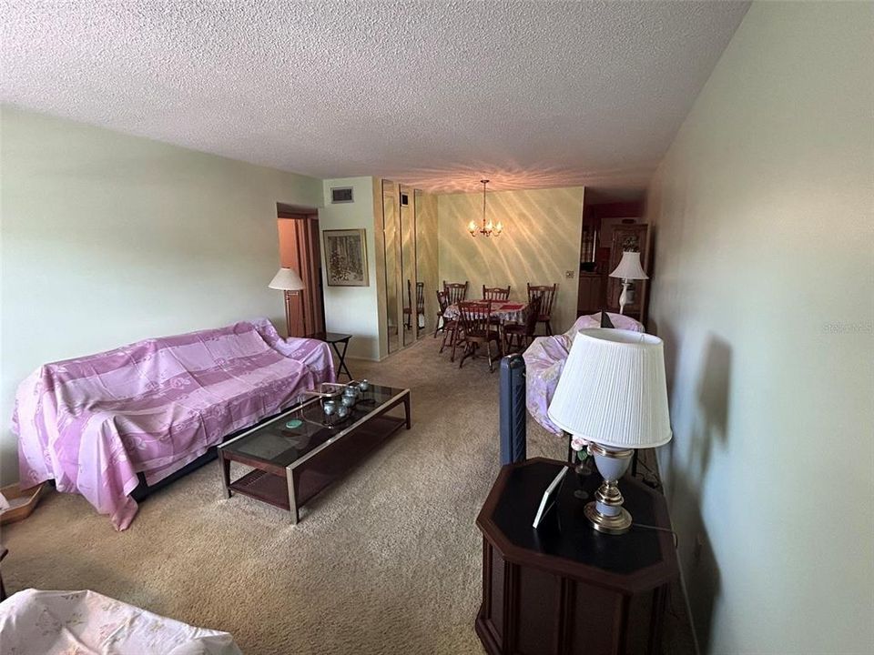 For Sale: $175,000 (2 beds, 2 baths, 1100 Square Feet)