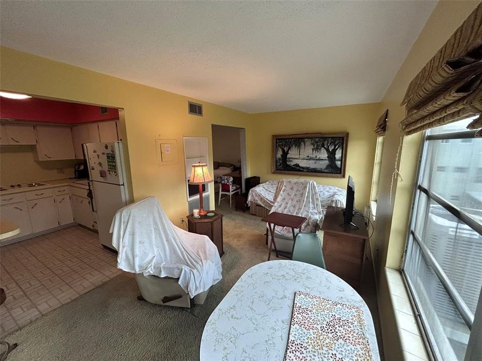 For Sale: $175,000 (2 beds, 2 baths, 1100 Square Feet)