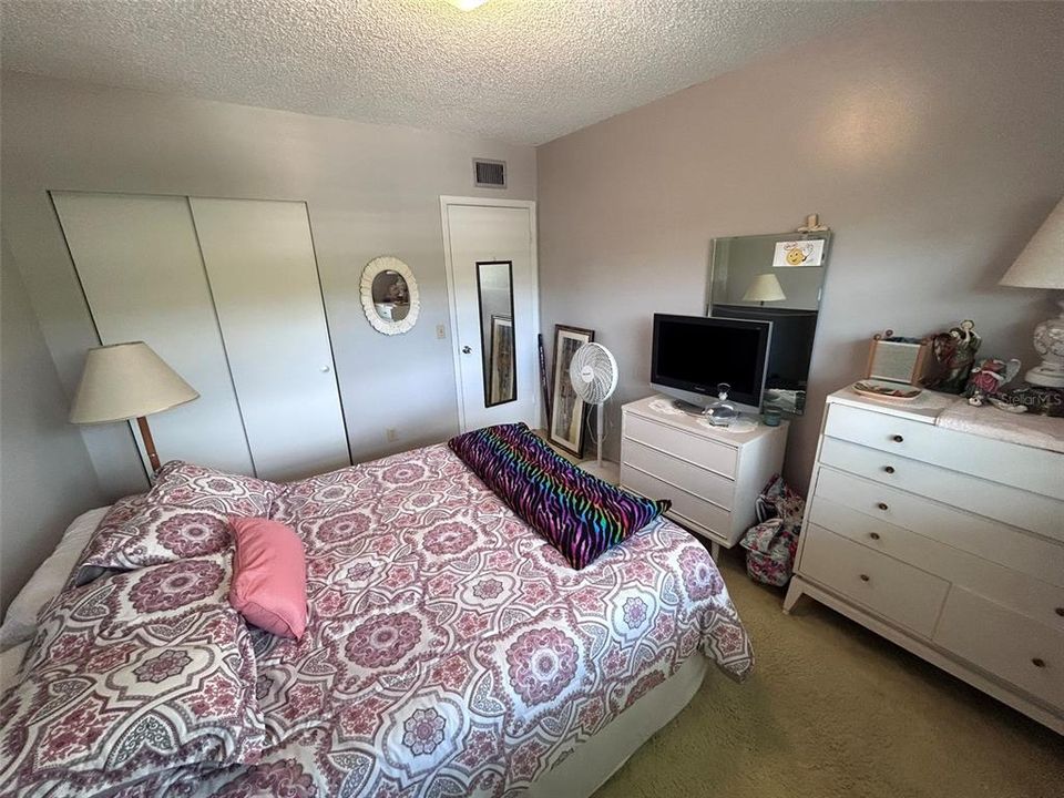 For Sale: $175,000 (2 beds, 2 baths, 1100 Square Feet)