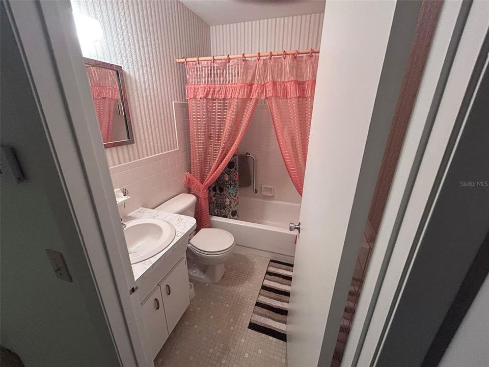 For Sale: $175,000 (2 beds, 2 baths, 1100 Square Feet)