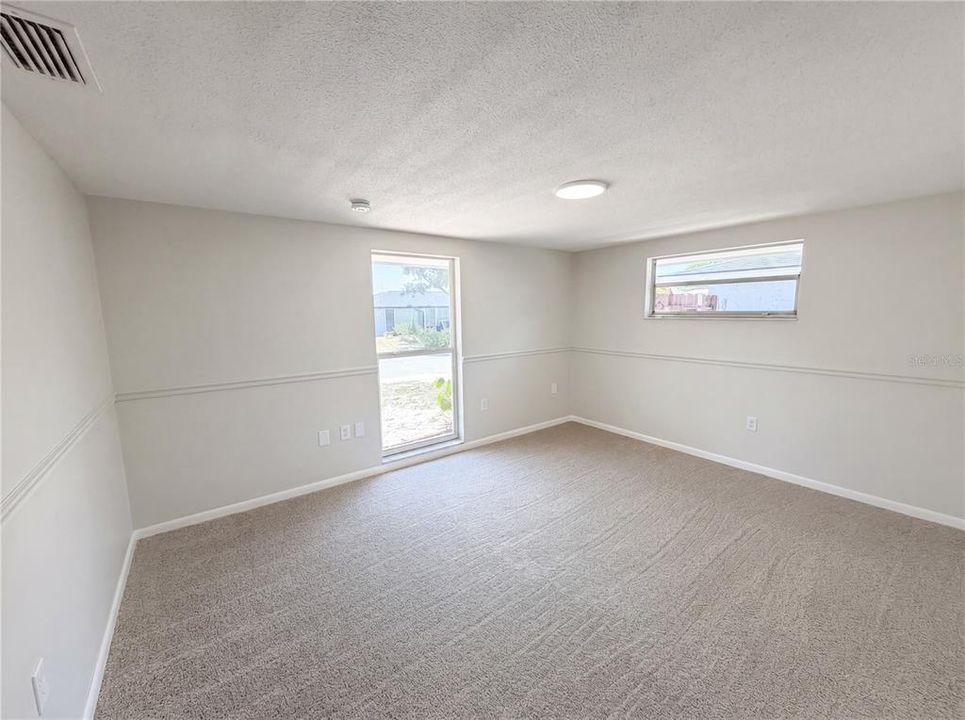 Activo con contrato: $291,000 (3 camas, 2 baños, 1307 Pies cuadrados)