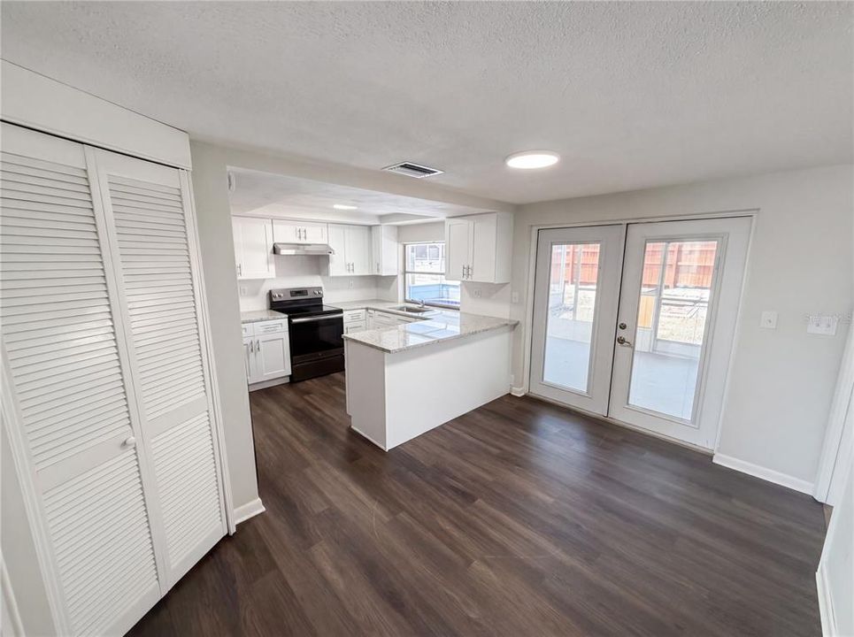 Activo con contrato: $291,000 (3 camas, 2 baños, 1307 Pies cuadrados)
