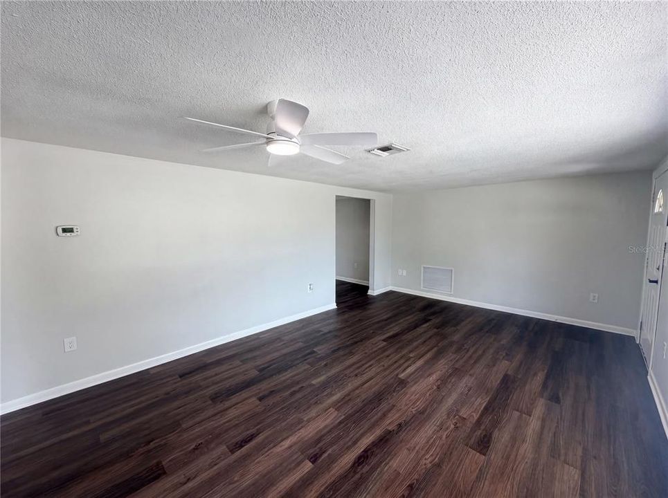 Activo con contrato: $291,000 (3 camas, 2 baños, 1307 Pies cuadrados)