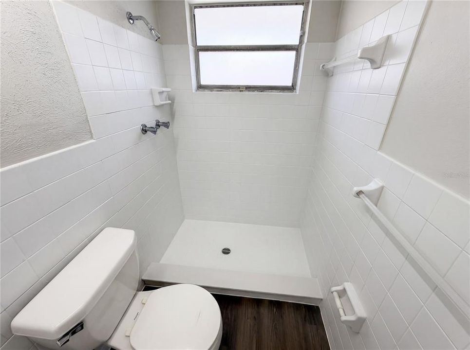 Activo con contrato: $291,000 (3 camas, 2 baños, 1307 Pies cuadrados)