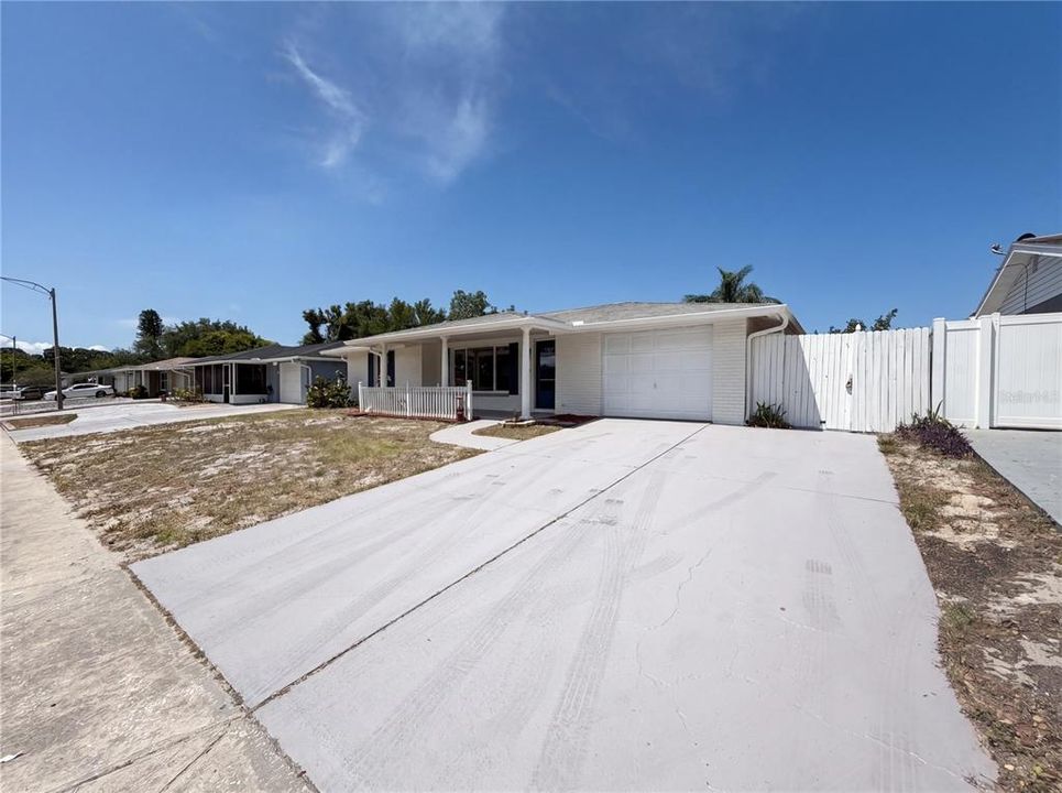 Activo con contrato: $291,000 (3 camas, 2 baños, 1307 Pies cuadrados)