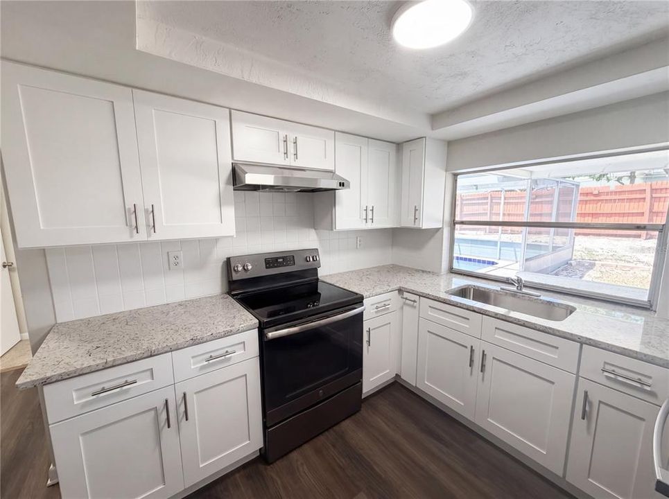 Activo con contrato: $291,000 (3 camas, 2 baños, 1307 Pies cuadrados)