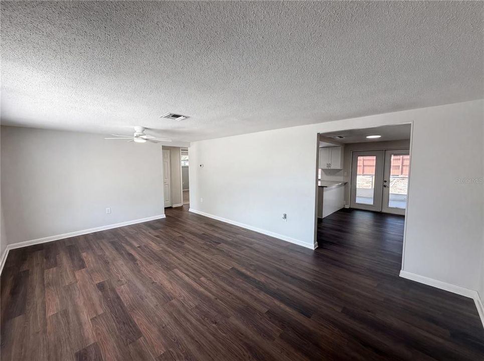 Activo con contrato: $291,000 (3 camas, 2 baños, 1307 Pies cuadrados)