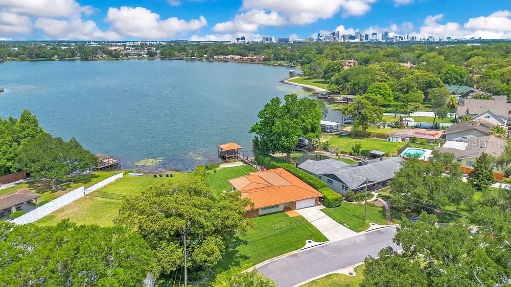 En Venta: $879,900 (3 camas, 2 baños, 2307 Pies cuadrados)