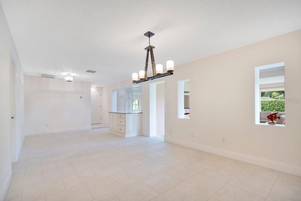 En Venta: $879,900 (3 camas, 2 baños, 2307 Pies cuadrados)