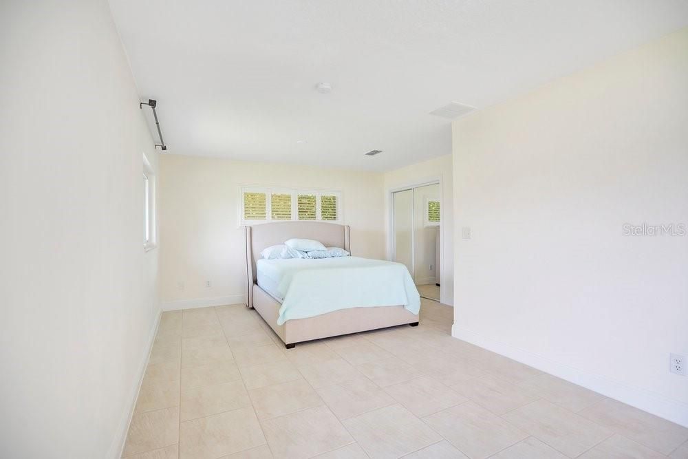 En Venta: $879,900 (3 camas, 2 baños, 2307 Pies cuadrados)