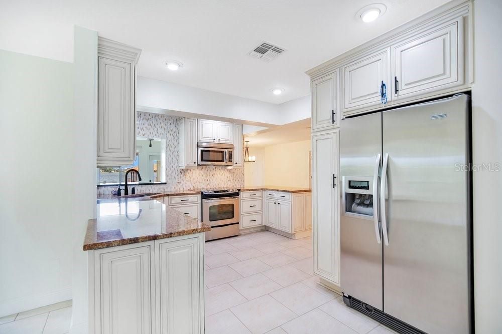 En Venta: $879,900 (3 camas, 2 baños, 2307 Pies cuadrados)