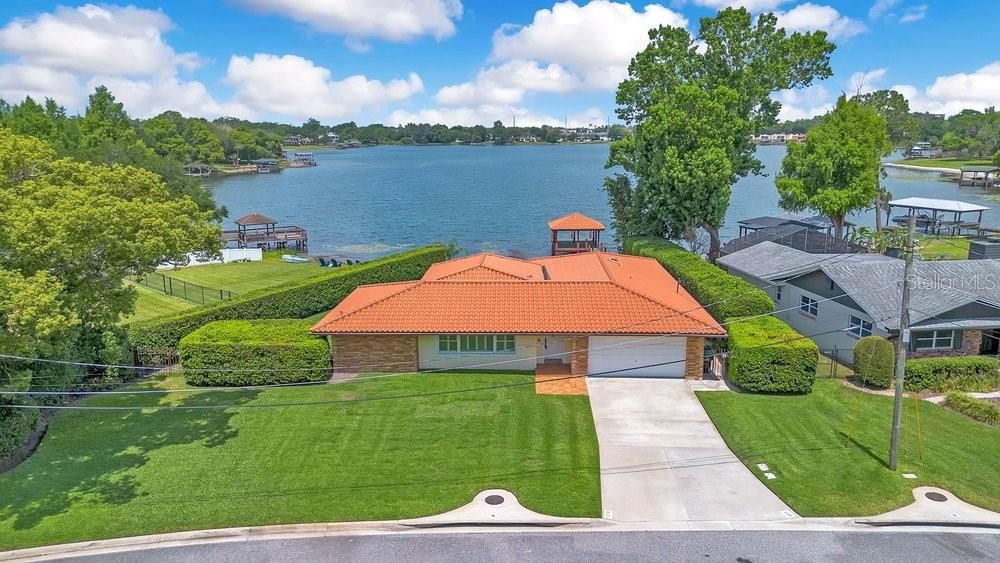 En Venta: $879,900 (3 camas, 2 baños, 2307 Pies cuadrados)