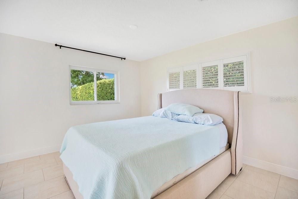 En Venta: $879,900 (3 camas, 2 baños, 2307 Pies cuadrados)