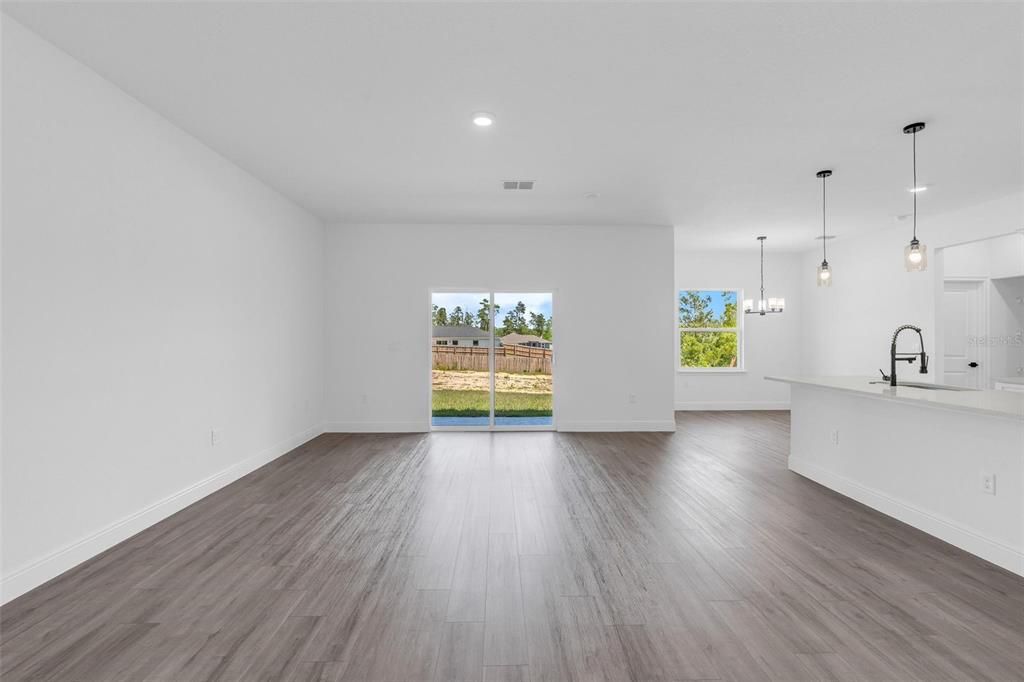Active With Contract: $324,000 (4 beds, 3 baths, 1949 Square Feet)
