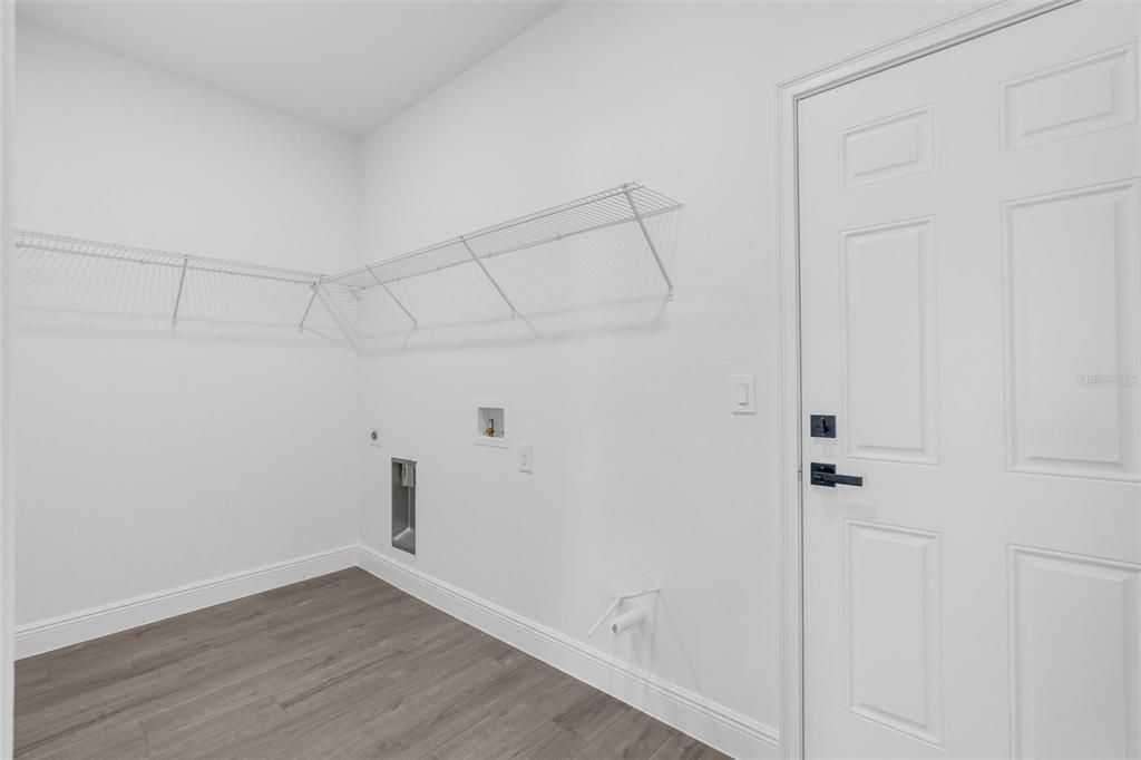 Active With Contract: $324,000 (4 beds, 3 baths, 1949 Square Feet)