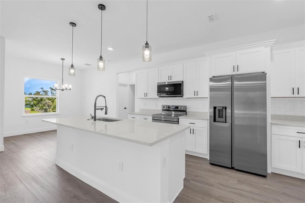 Active With Contract: $324,000 (4 beds, 3 baths, 1949 Square Feet)