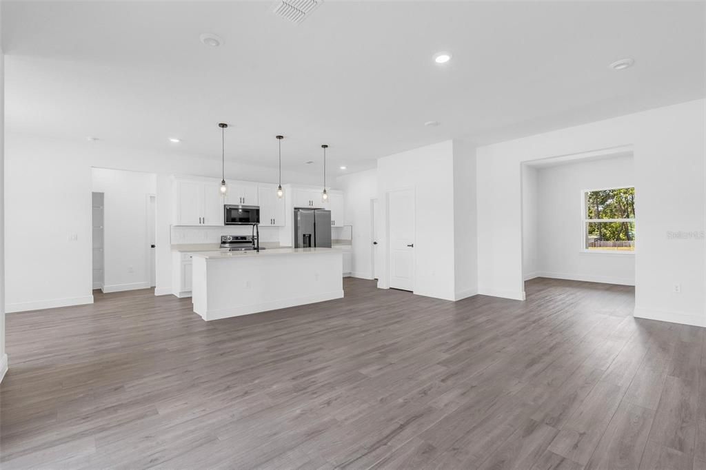 Active With Contract: $324,000 (4 beds, 3 baths, 1949 Square Feet)