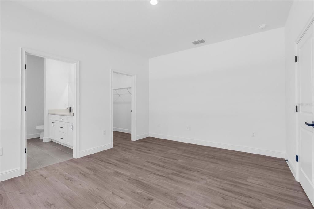 Active With Contract: $324,000 (4 beds, 3 baths, 1949 Square Feet)