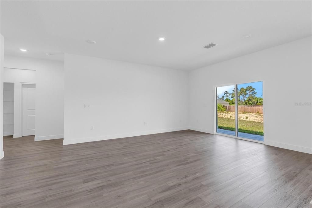 Active With Contract: $324,000 (4 beds, 3 baths, 1949 Square Feet)