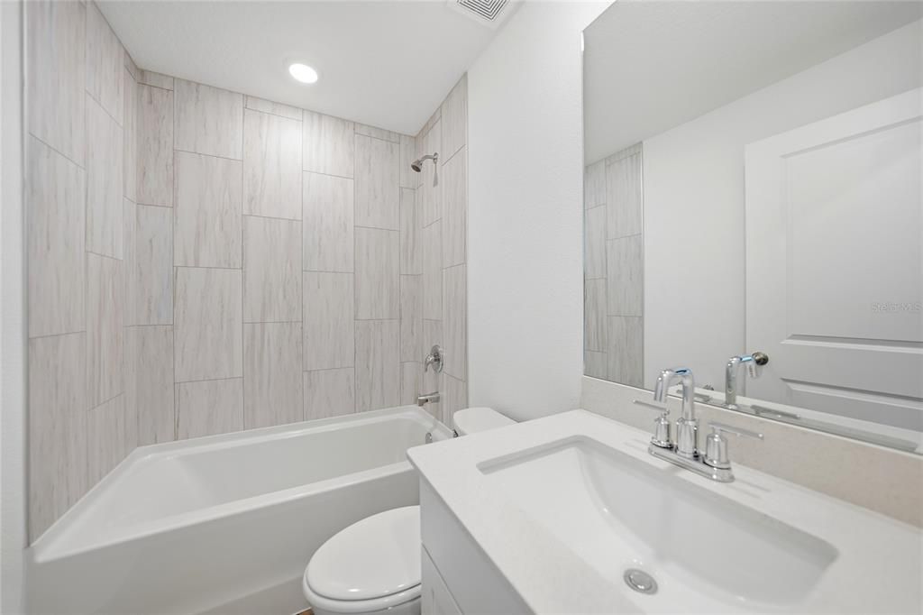 На продажу: $269,900 (3 спален, 2 ванн, 1292 Квадратных фут)