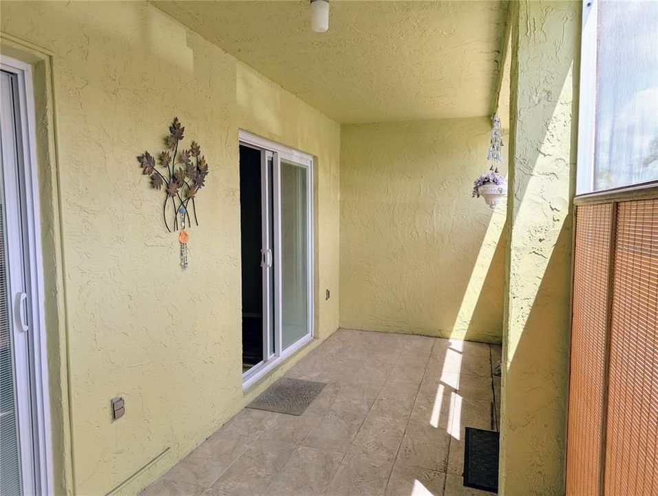 Activo con contrato: $72,400 (2 camas, 2 baños, 1144 Pies cuadrados)