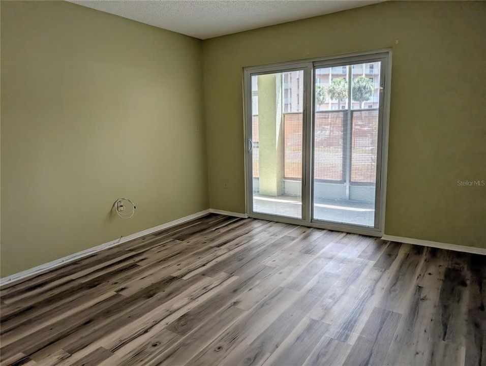 Activo con contrato: $72,400 (2 camas, 2 baños, 1144 Pies cuadrados)