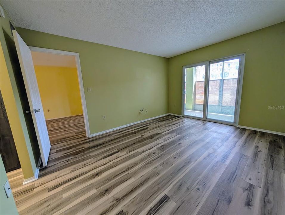 Activo con contrato: $72,400 (2 camas, 2 baños, 1144 Pies cuadrados)