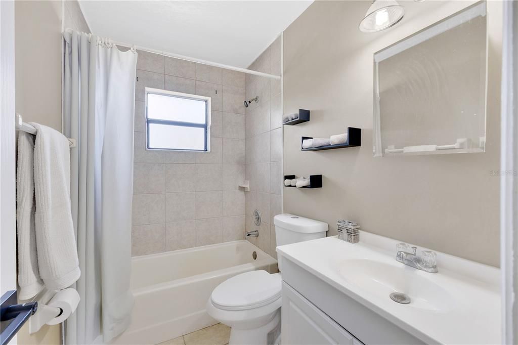 Activo con contrato: $219,000 (3 camas, 2 baños, 1040 Pies cuadrados)