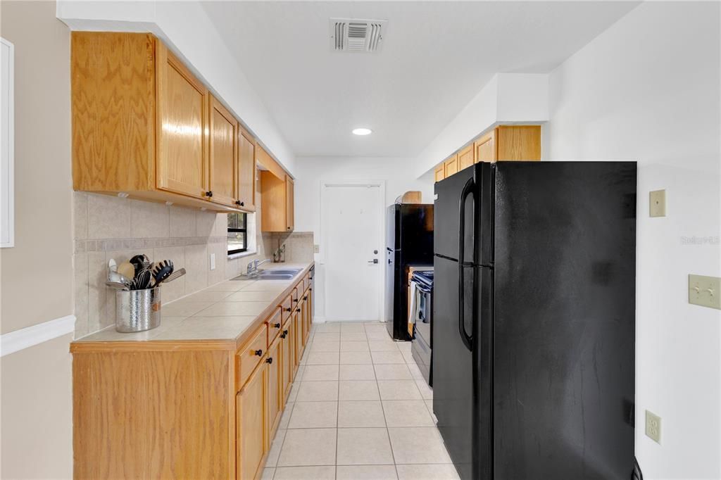 Activo con contrato: $219,000 (3 camas, 2 baños, 1040 Pies cuadrados)