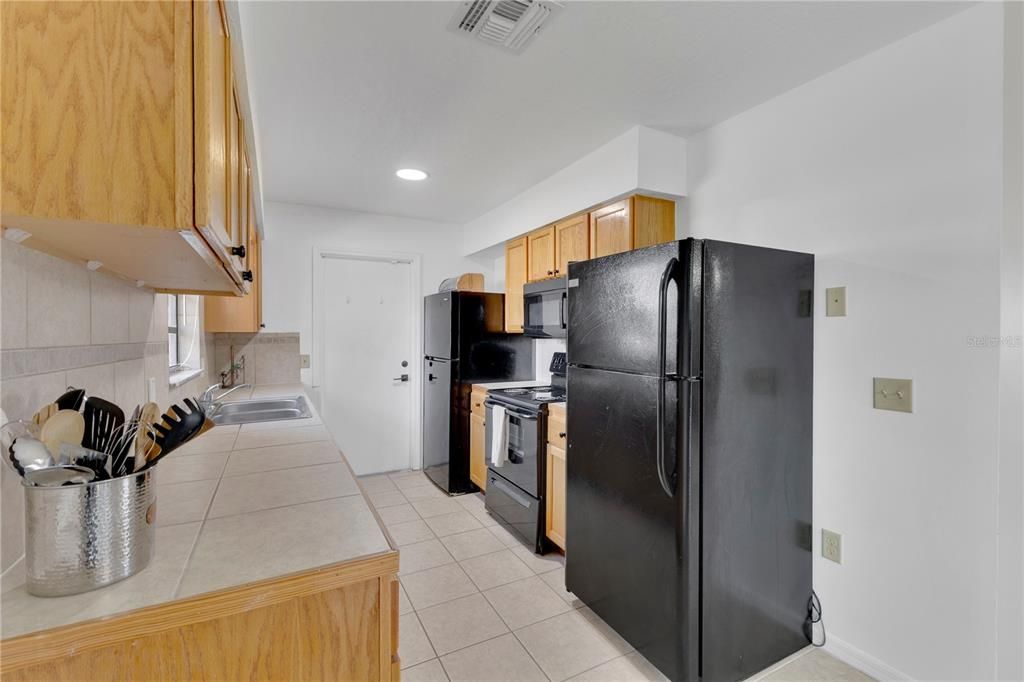 Activo con contrato: $219,000 (3 camas, 2 baños, 1040 Pies cuadrados)