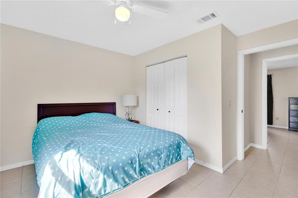 Activo con contrato: $219,000 (3 camas, 2 baños, 1040 Pies cuadrados)