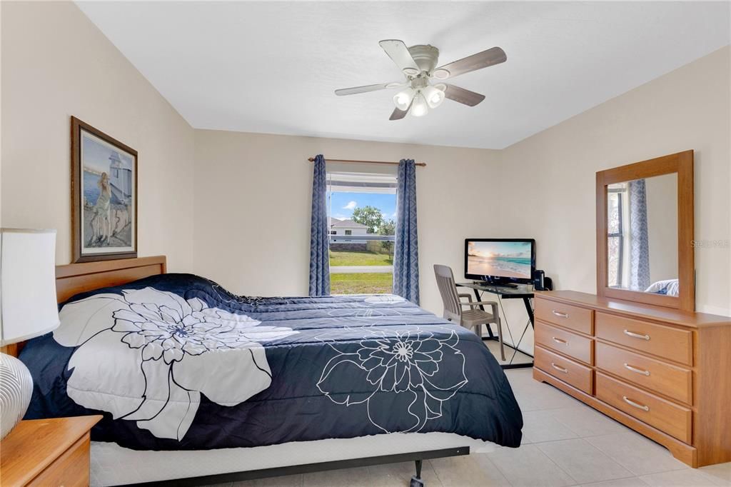 Activo con contrato: $219,000 (3 camas, 2 baños, 1040 Pies cuadrados)