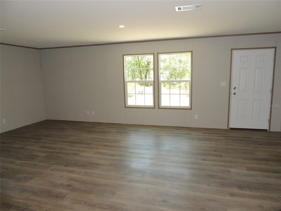 For Sale: $229,000 (3 beds, 2 baths, 1493 Square Feet)