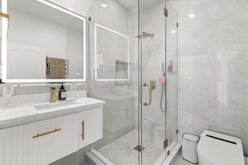 En Venta: $679,000 (4 camas, 4 baños, 2134 Pies cuadrados)