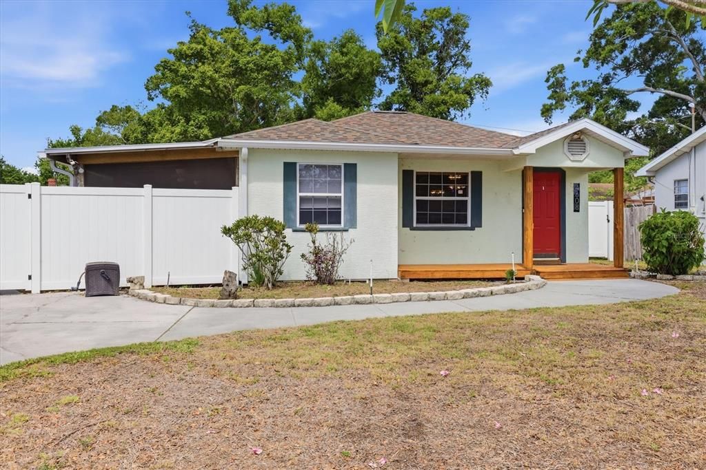 Active With Contract: $387,500 (3 beds, 2 baths, 1466 Square Feet)