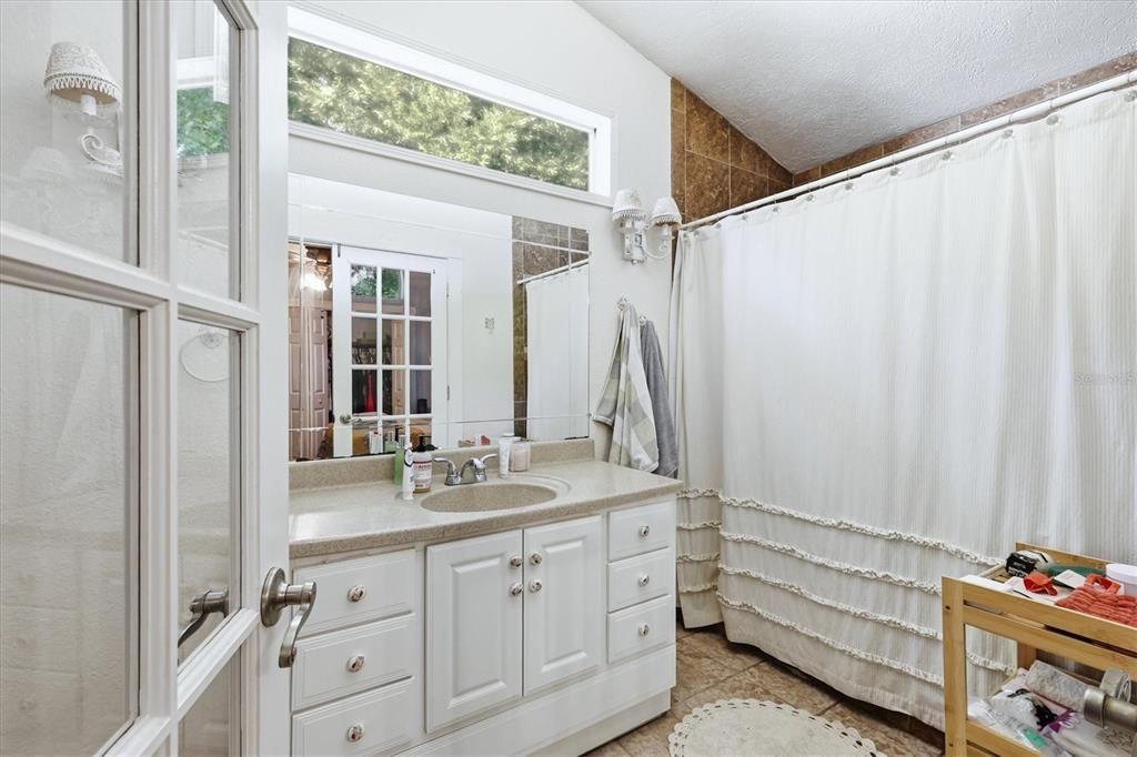 Active With Contract: $387,500 (3 beds, 2 baths, 1466 Square Feet)