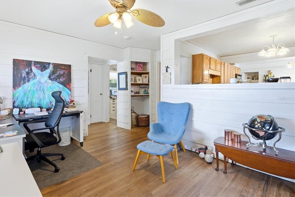 Active With Contract: $387,500 (3 beds, 2 baths, 1466 Square Feet)