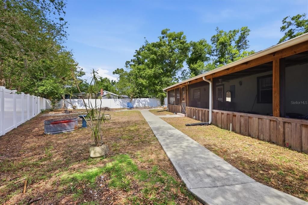 Active With Contract: $387,500 (3 beds, 2 baths, 1466 Square Feet)