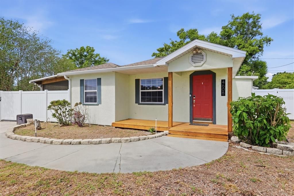 Active With Contract: $387,500 (3 beds, 2 baths, 1466 Square Feet)