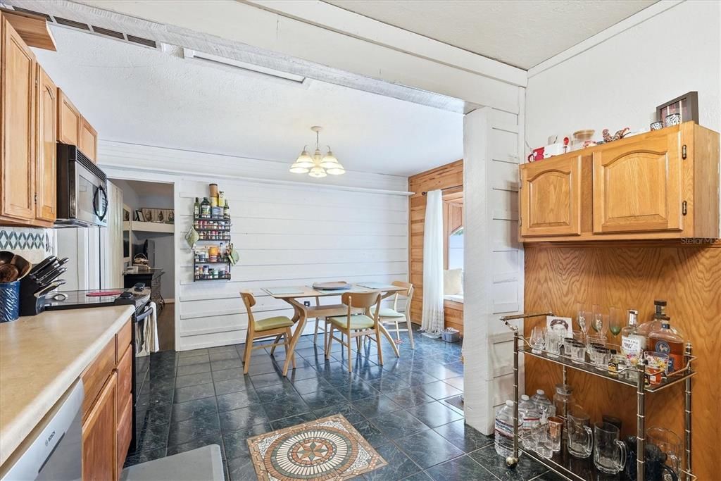 Active With Contract: $387,500 (3 beds, 2 baths, 1466 Square Feet)