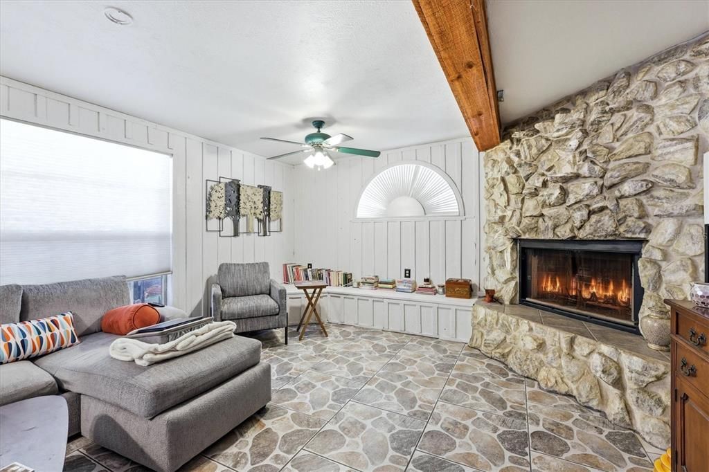 Active With Contract: $387,500 (3 beds, 2 baths, 1466 Square Feet)