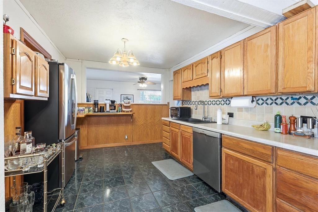 Active With Contract: $387,500 (3 beds, 2 baths, 1466 Square Feet)