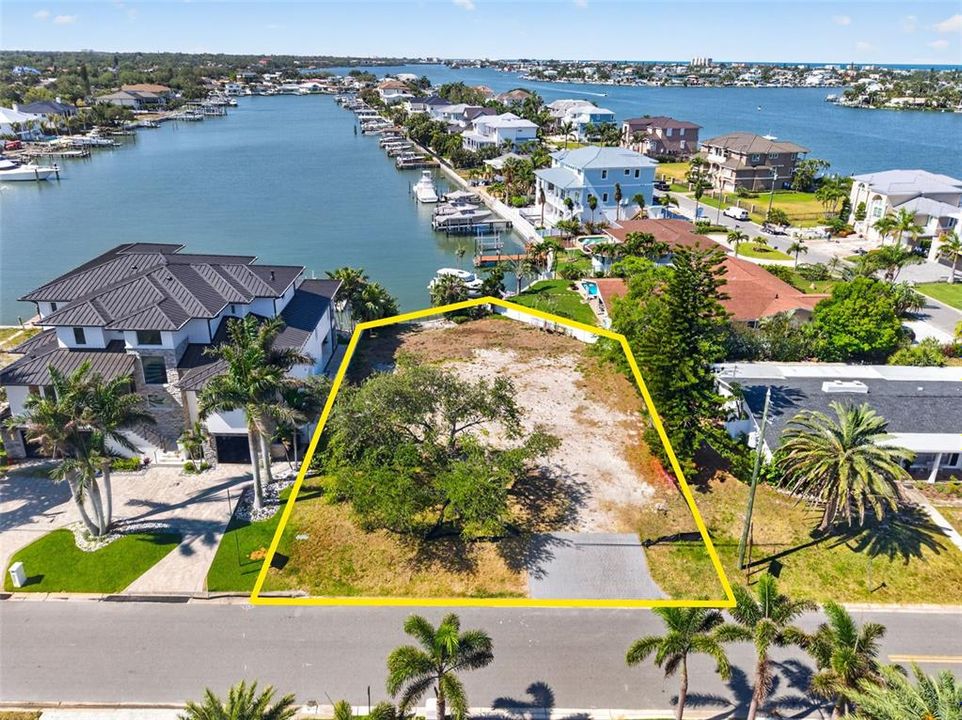 En Venta: $749,000 (0.15 acres)