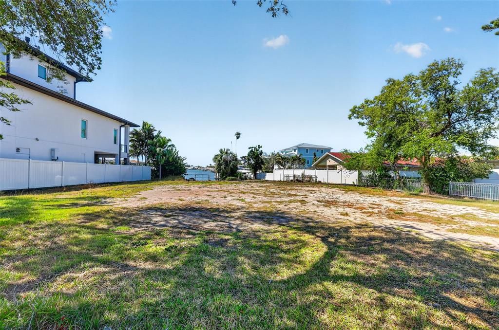 En Venta: $749,000 (0.15 acres)