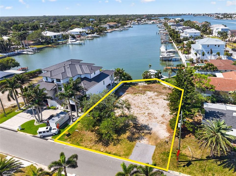 En Venta: $749,000 (0.15 acres)