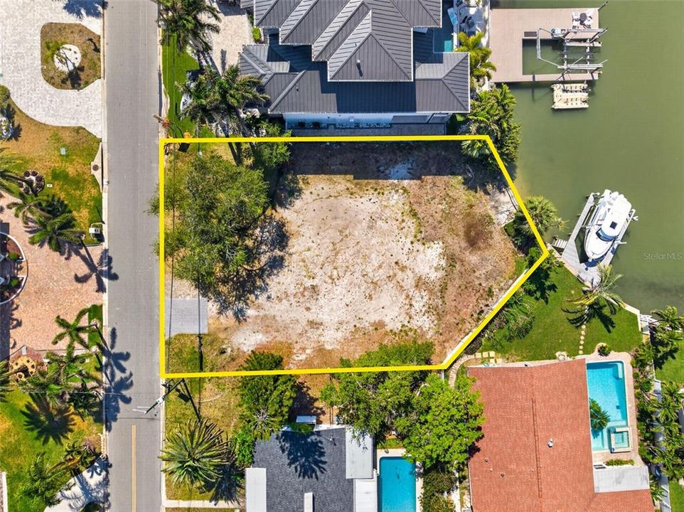 En Venta: $749,000 (0.15 acres)