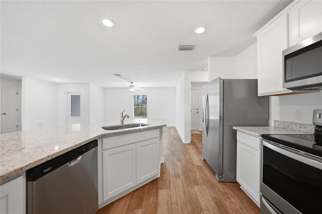 Activo con contrato: $289,900 (3 camas, 2 baños, 1461 Pies cuadrados)
