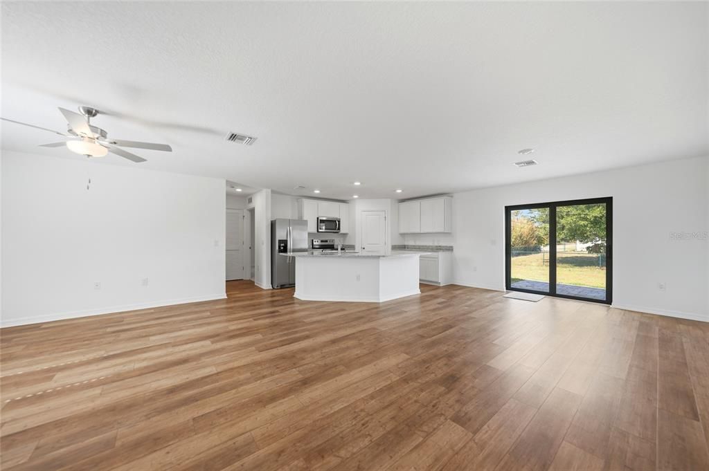 Activo con contrato: $289,900 (3 camas, 2 baños, 1461 Pies cuadrados)